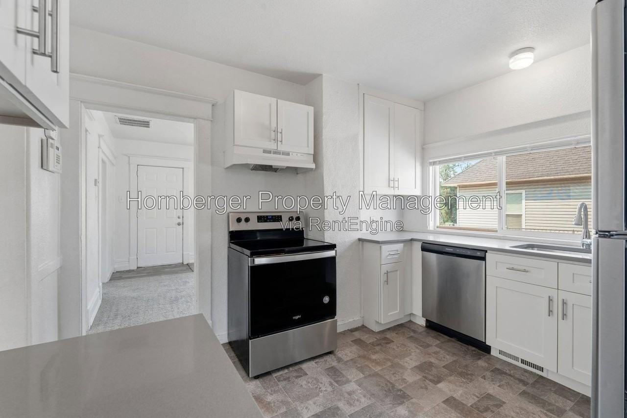 1622 W Mission Ave - Photo 3 of 26