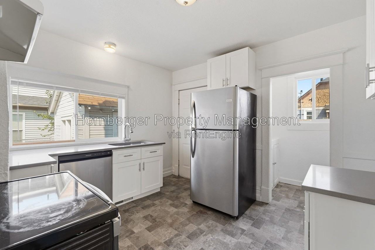 1622 W Mission Ave - Photo 4 of 26