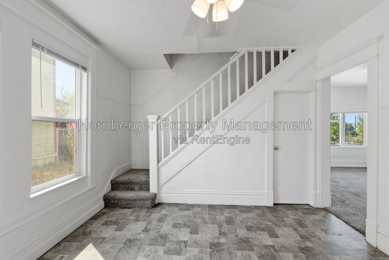 1622 W Mission Ave - Photo 6 of 26