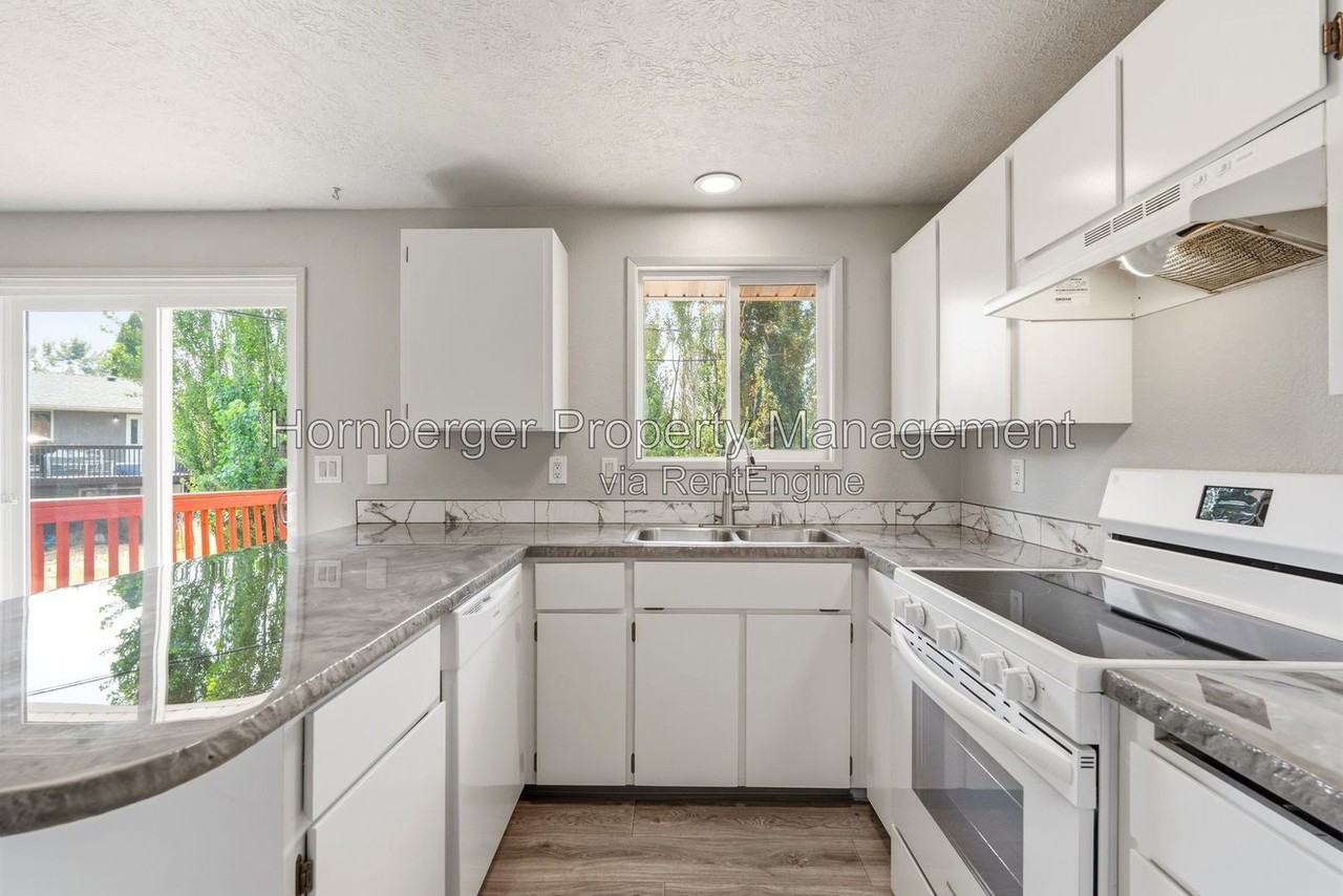 1721 N Glenn Rd - Photo 2 of 30