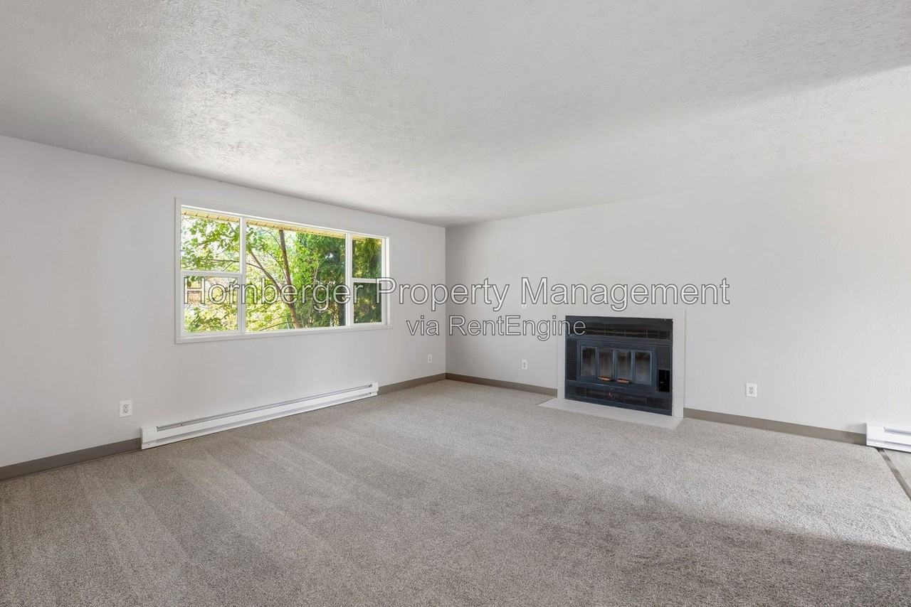 1721 N Glenn Rd - Photo 4 of 30