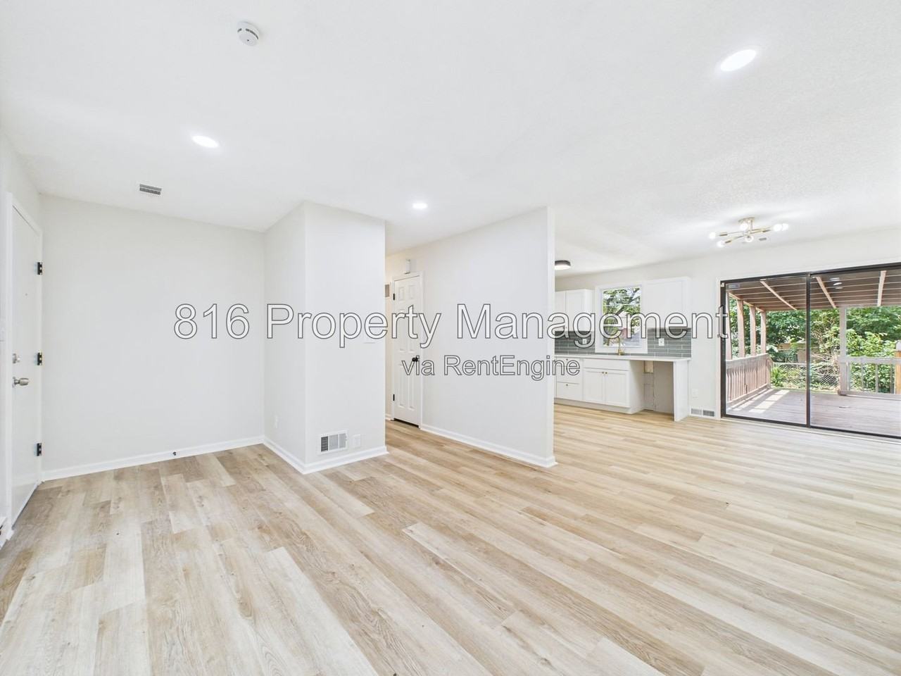 11230 Corrington Ave - Photo 3 of 27