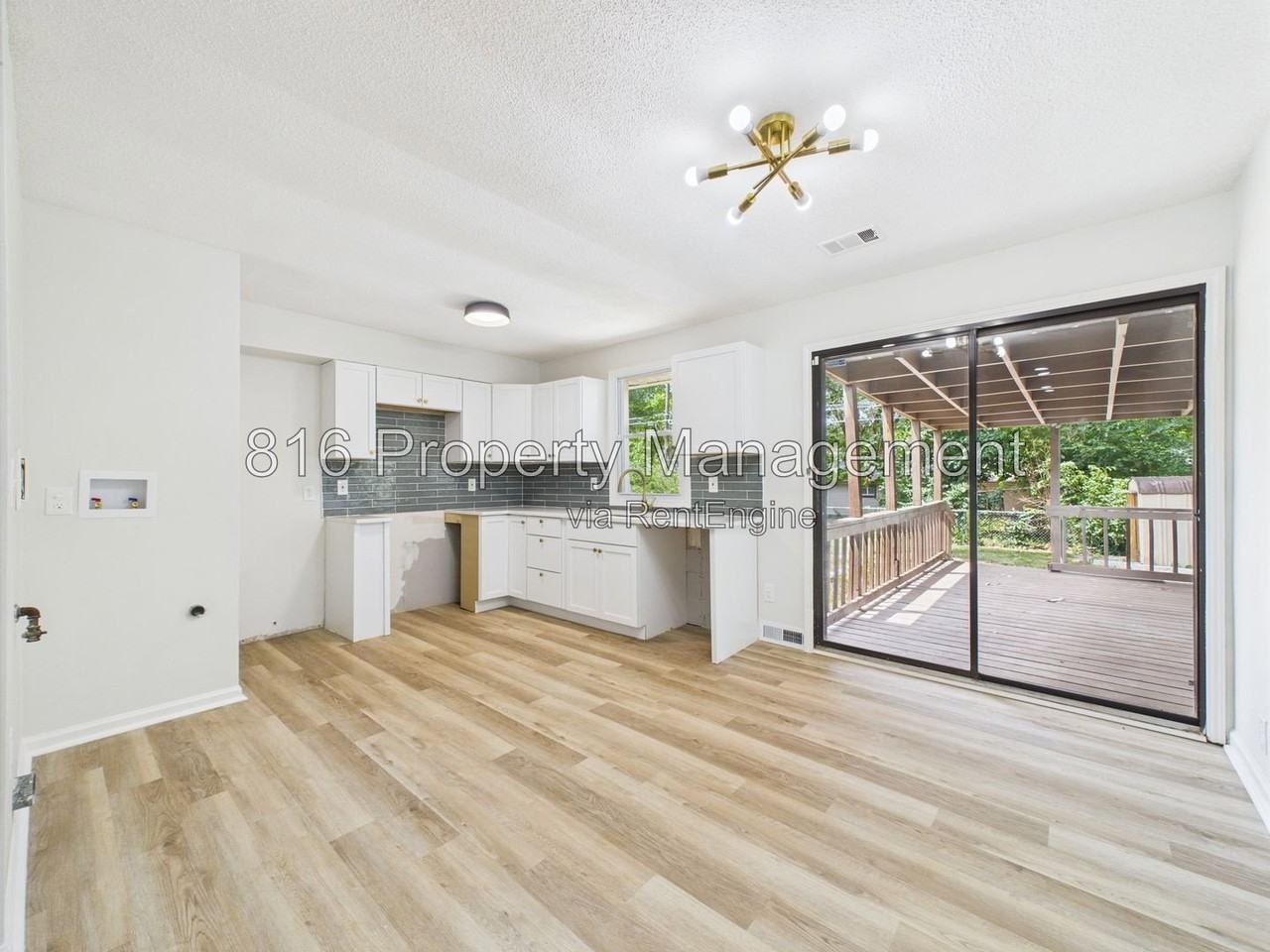 11230 Corrington Ave - Photo 5 of 27