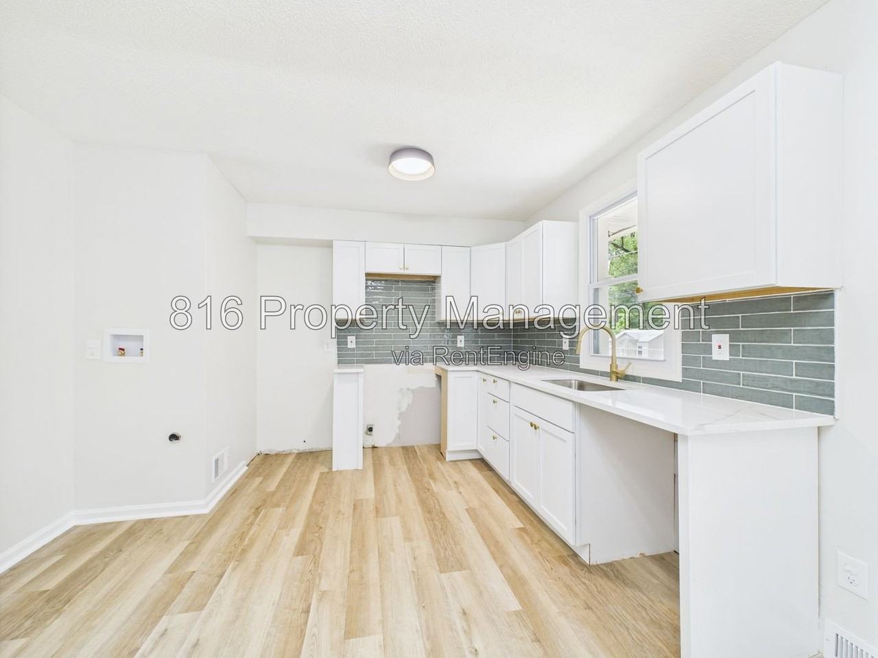 11230 Corrington Ave - Photo 6 of 27