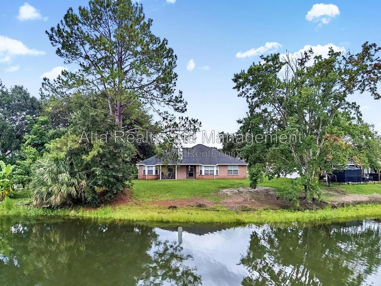 8426 Country Bend Cir W - Photo 2 of 31
