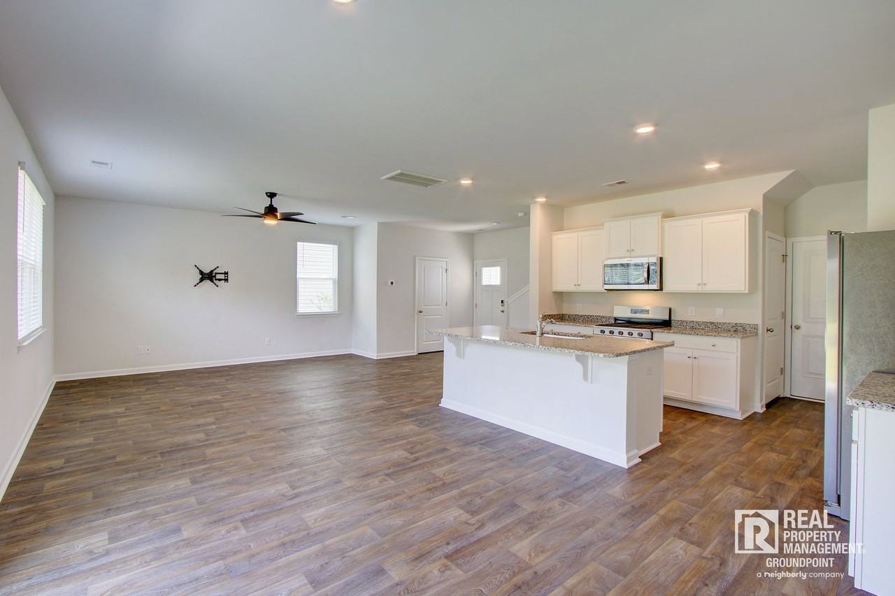 298 Watersglen Drive - Photo 6 of 40