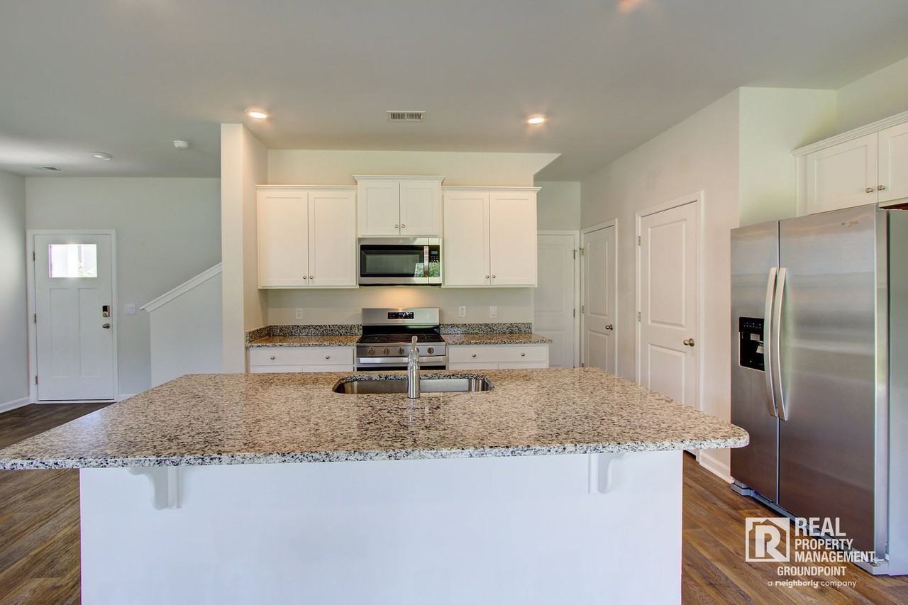 298 Watersglen Drive - Photo 7 of 40
