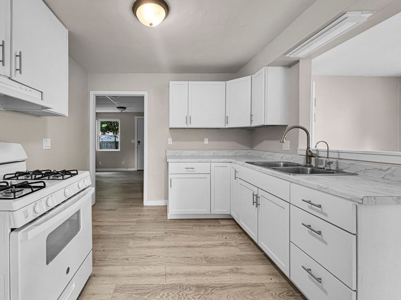 2100 Dawson Ave Ne - Photo 2 of 14