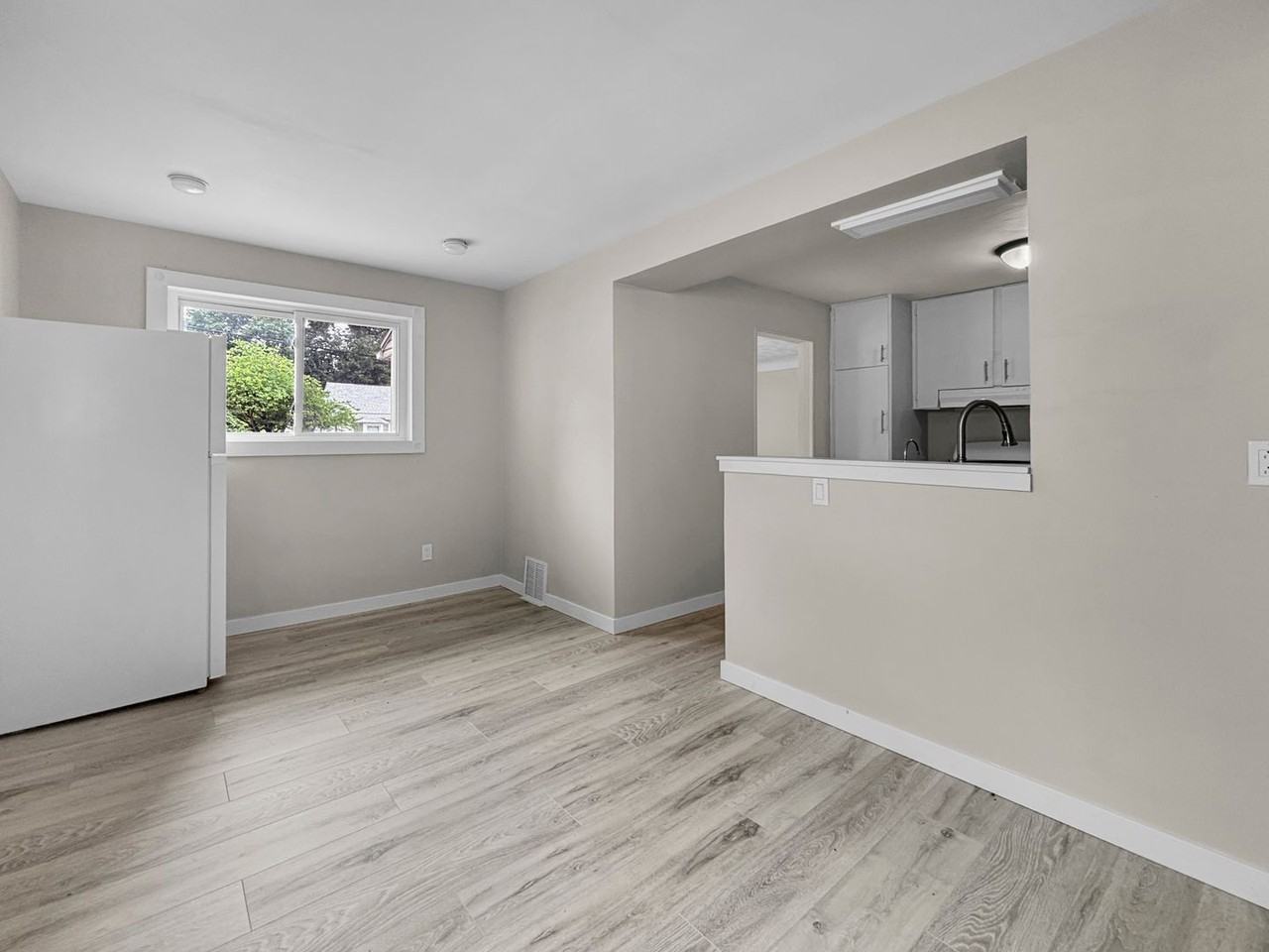 2100 Dawson Ave Ne - Photo 4 of 14