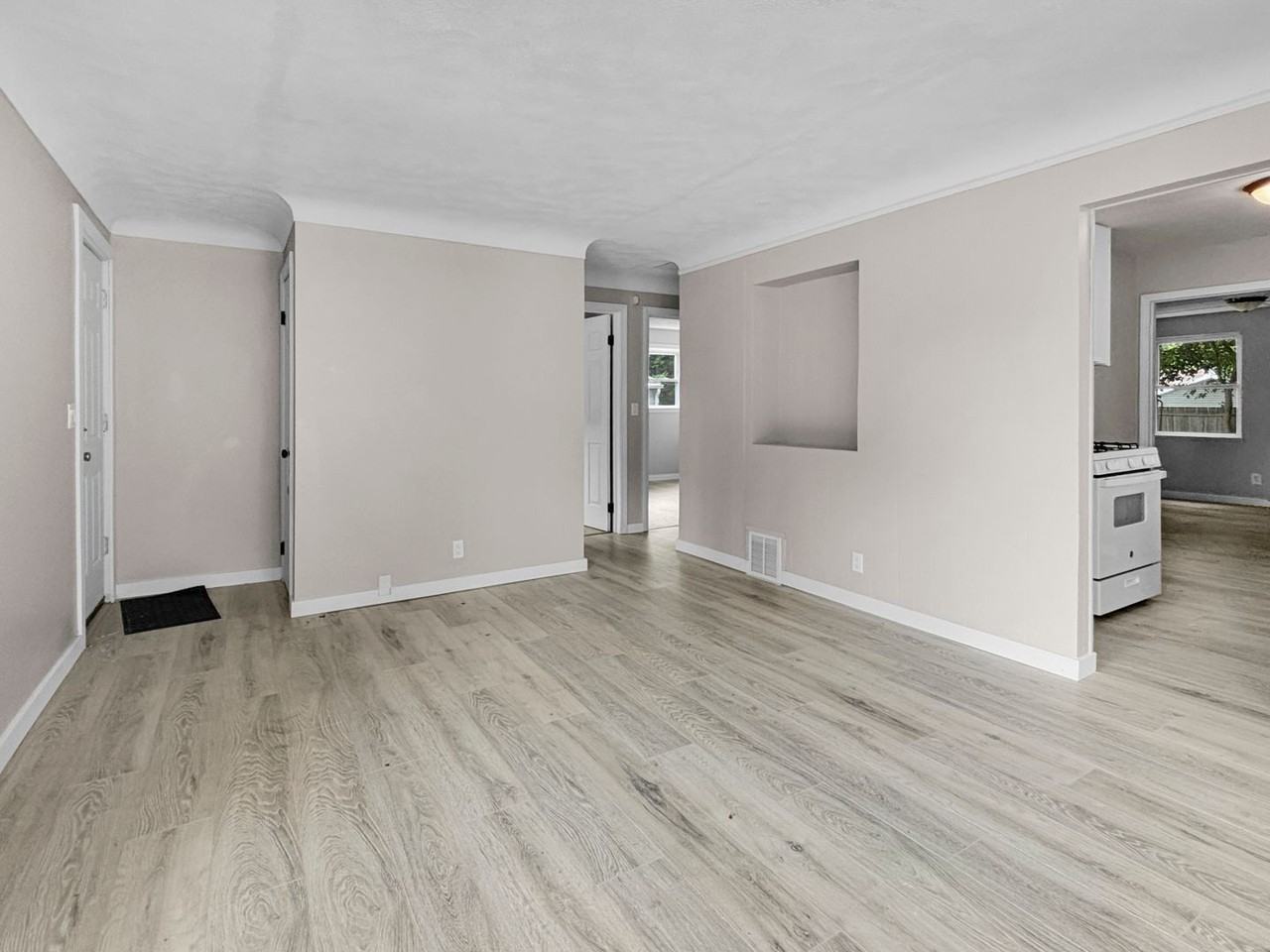 2100 Dawson Ave Ne - Photo 5 of 14