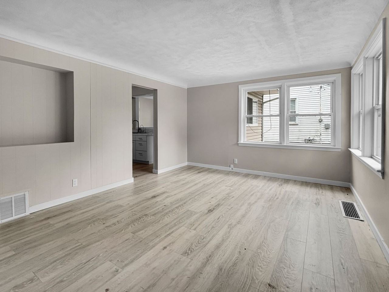 2100 Dawson Ave Ne - Photo 6 of 14