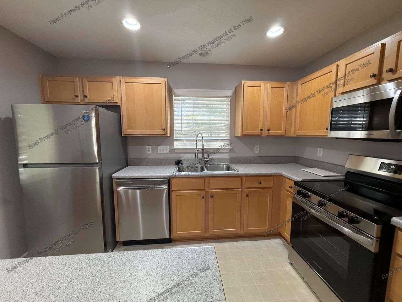 2 Sidney Marie Ct - Photo 5 of 21