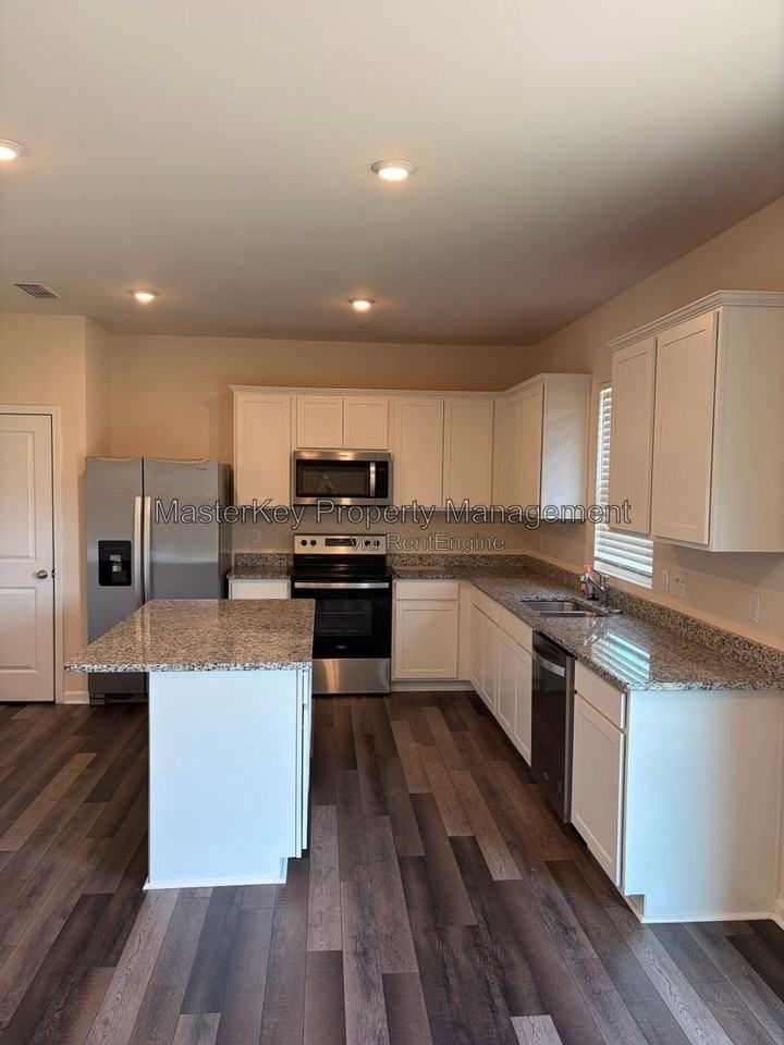 3537 Polygon Pl - Photo 3 of 23