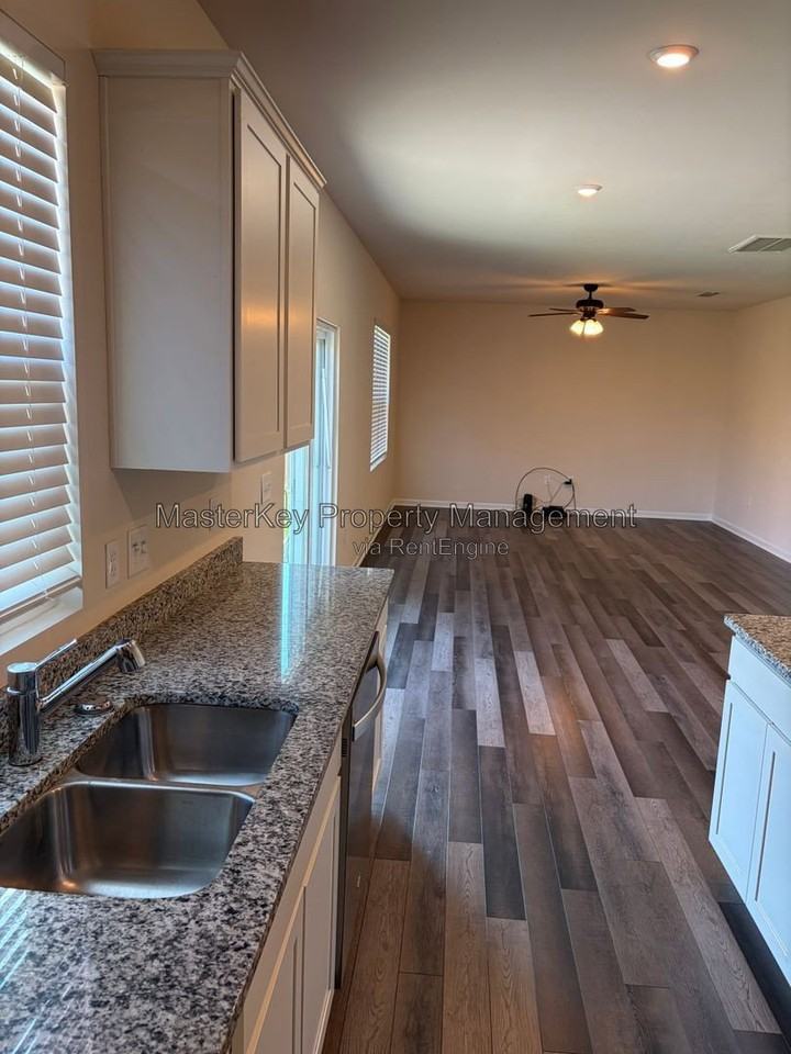 3537 Polygon Pl - Photo 4 of 23