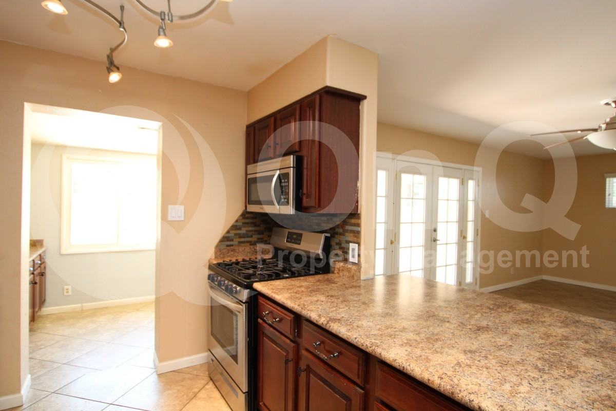 425 E Continental Dr - Photo 3 of 21