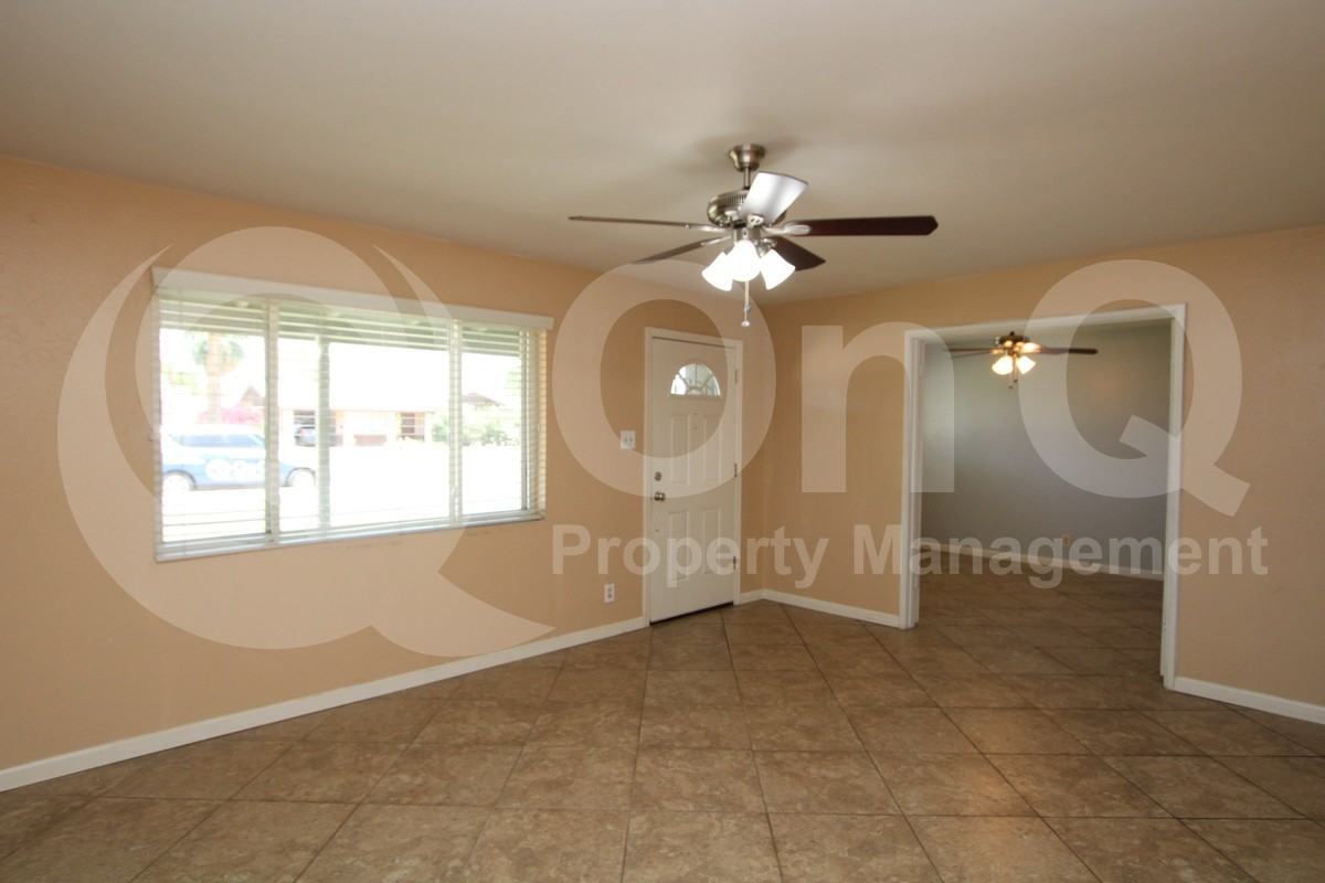 425 E Continental Dr - Photo 4 of 21