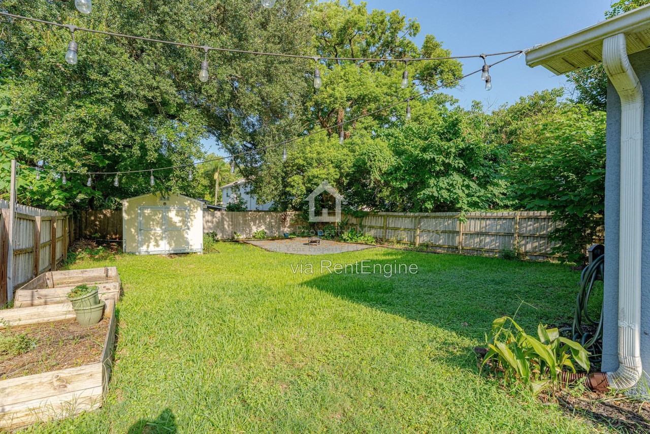 2403 Mayer St - Photo 6 of 25