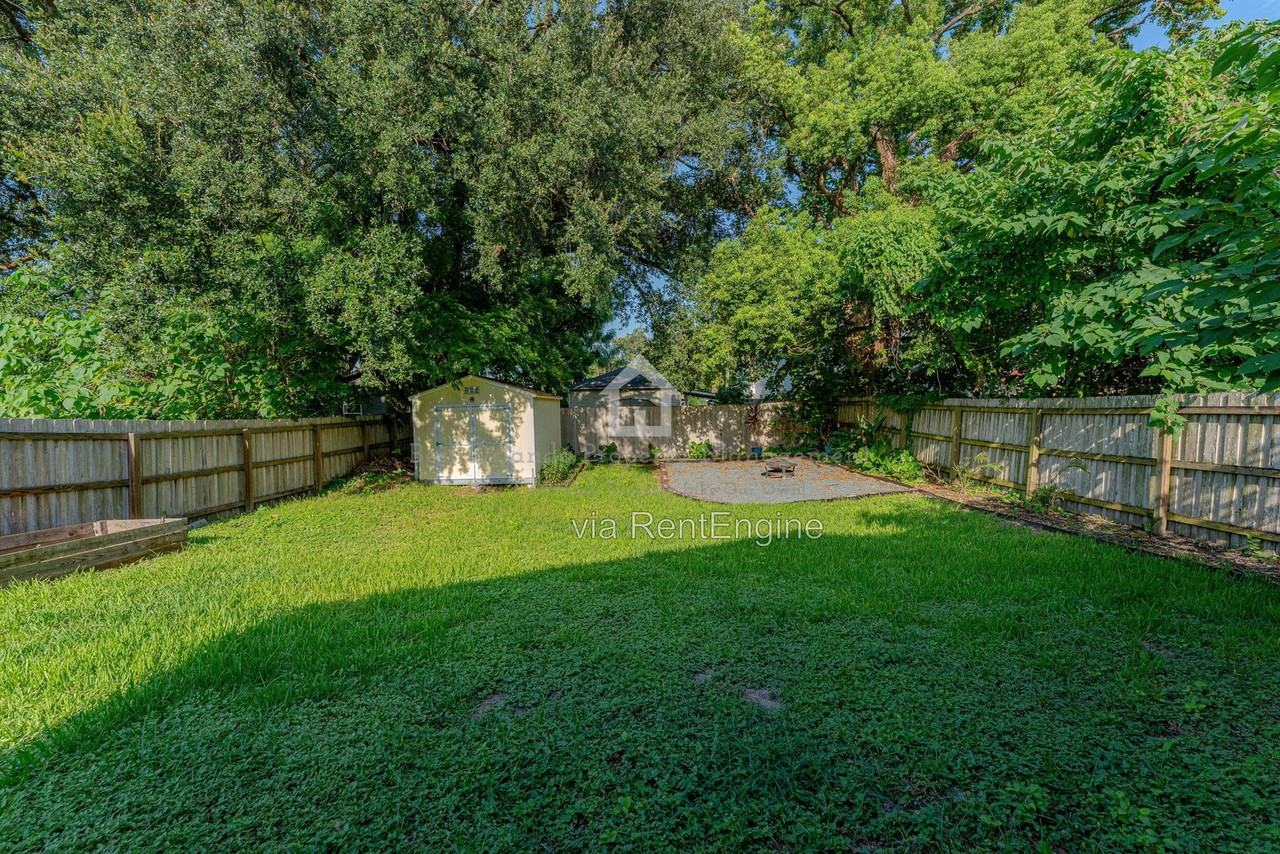 2403 Mayer St - Photo 7 of 25
