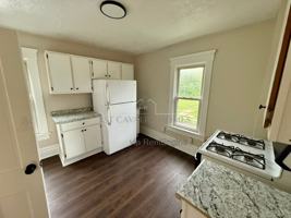 featured image of 1052 Yale St #3