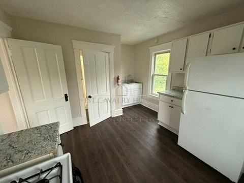 1052 Yale St #3 - Photo 6 of 21