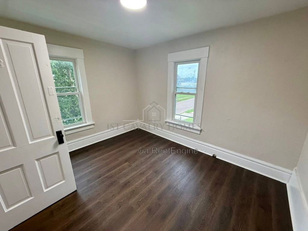 1052 Yale St #3 - Photo 7 of 21