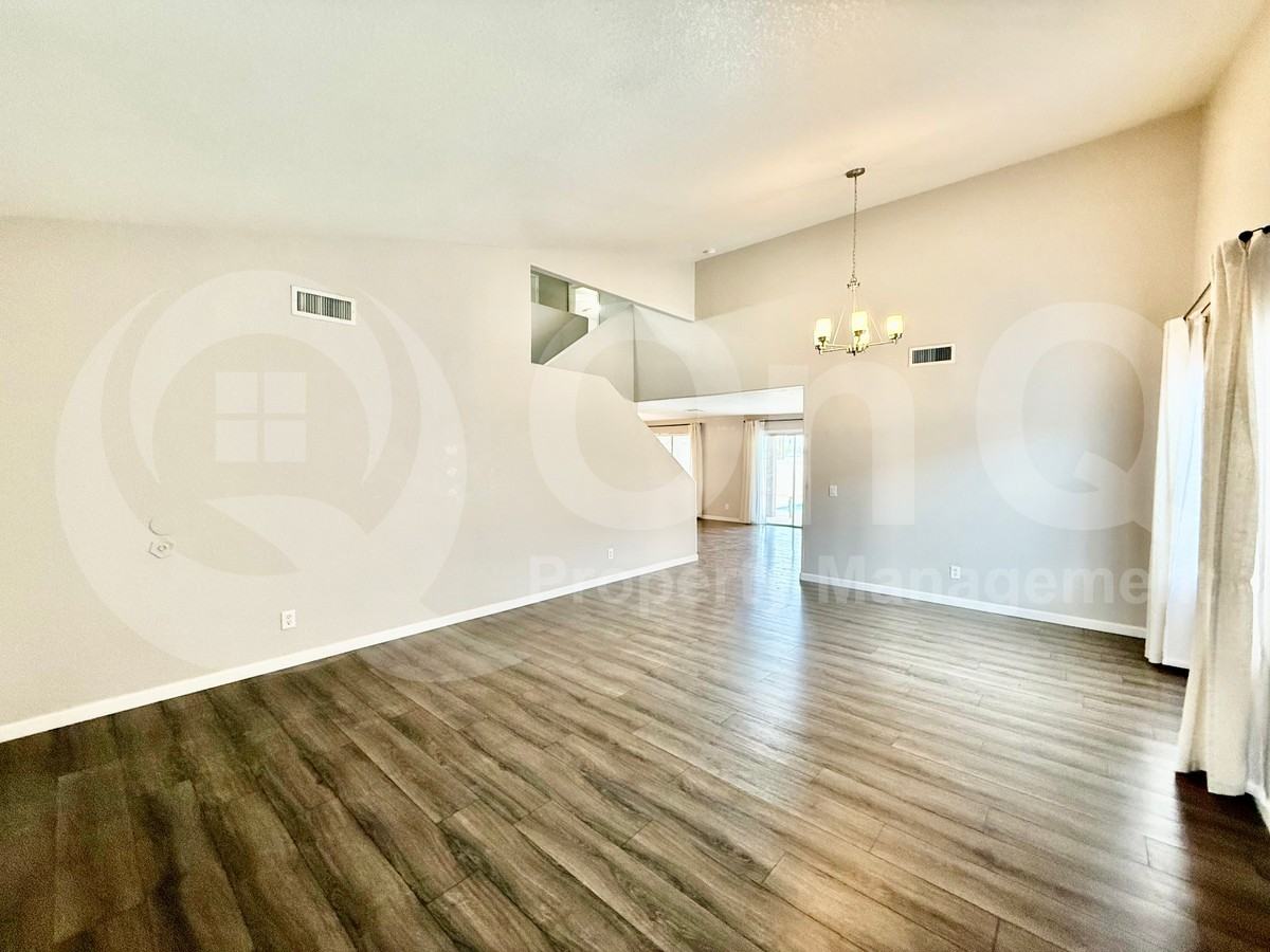 710 N Exeter St - Photo 4 of 25