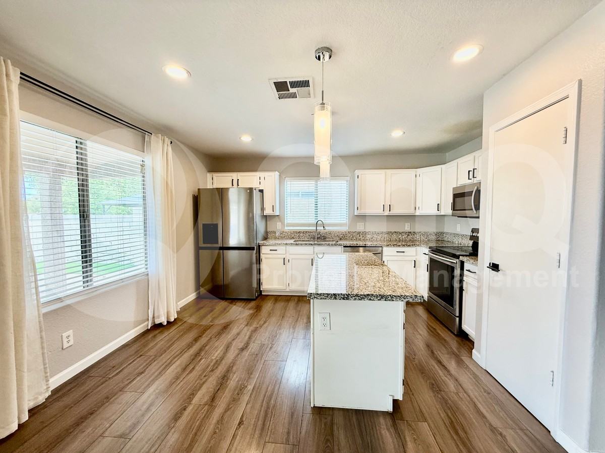 710 N Exeter St - Photo 6 of 25