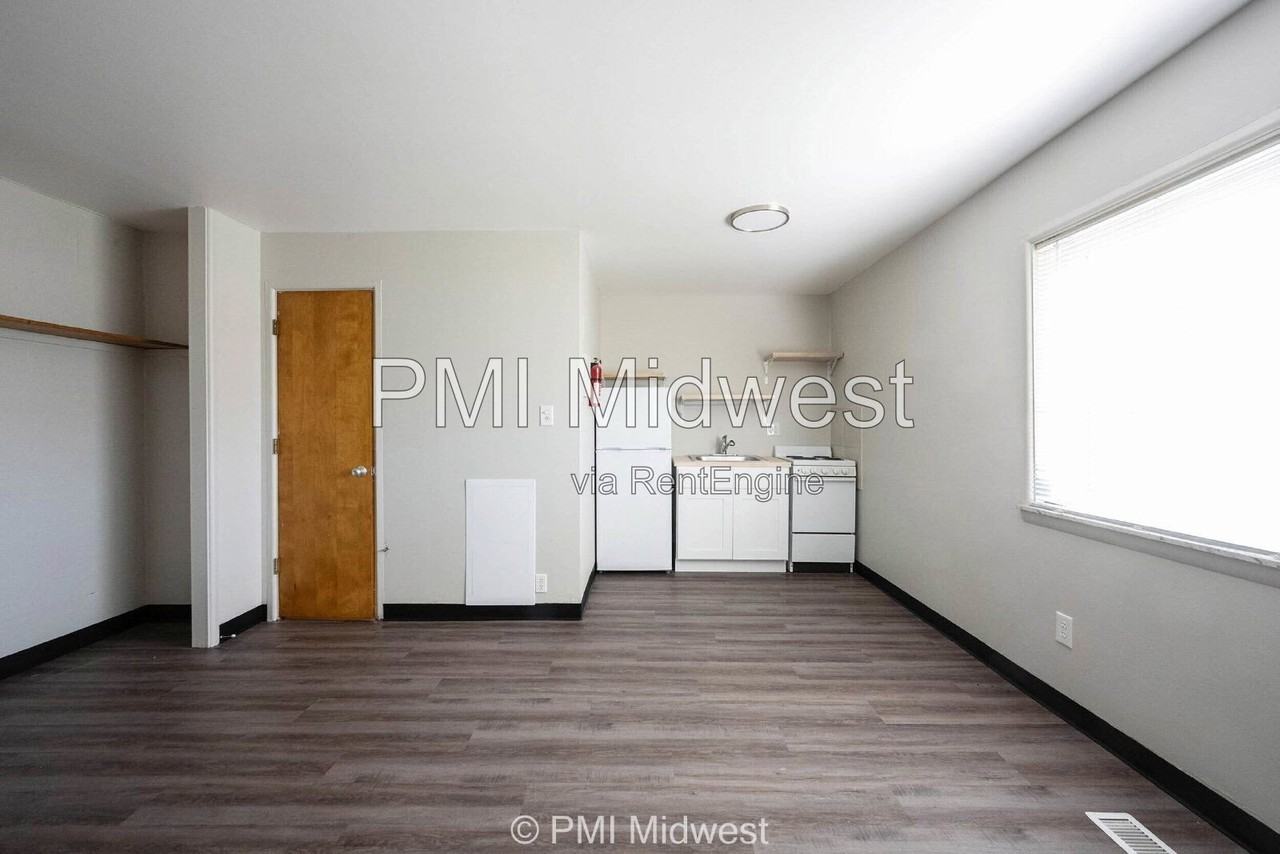 2215 E 56th St #12 - Photo 2 of 7