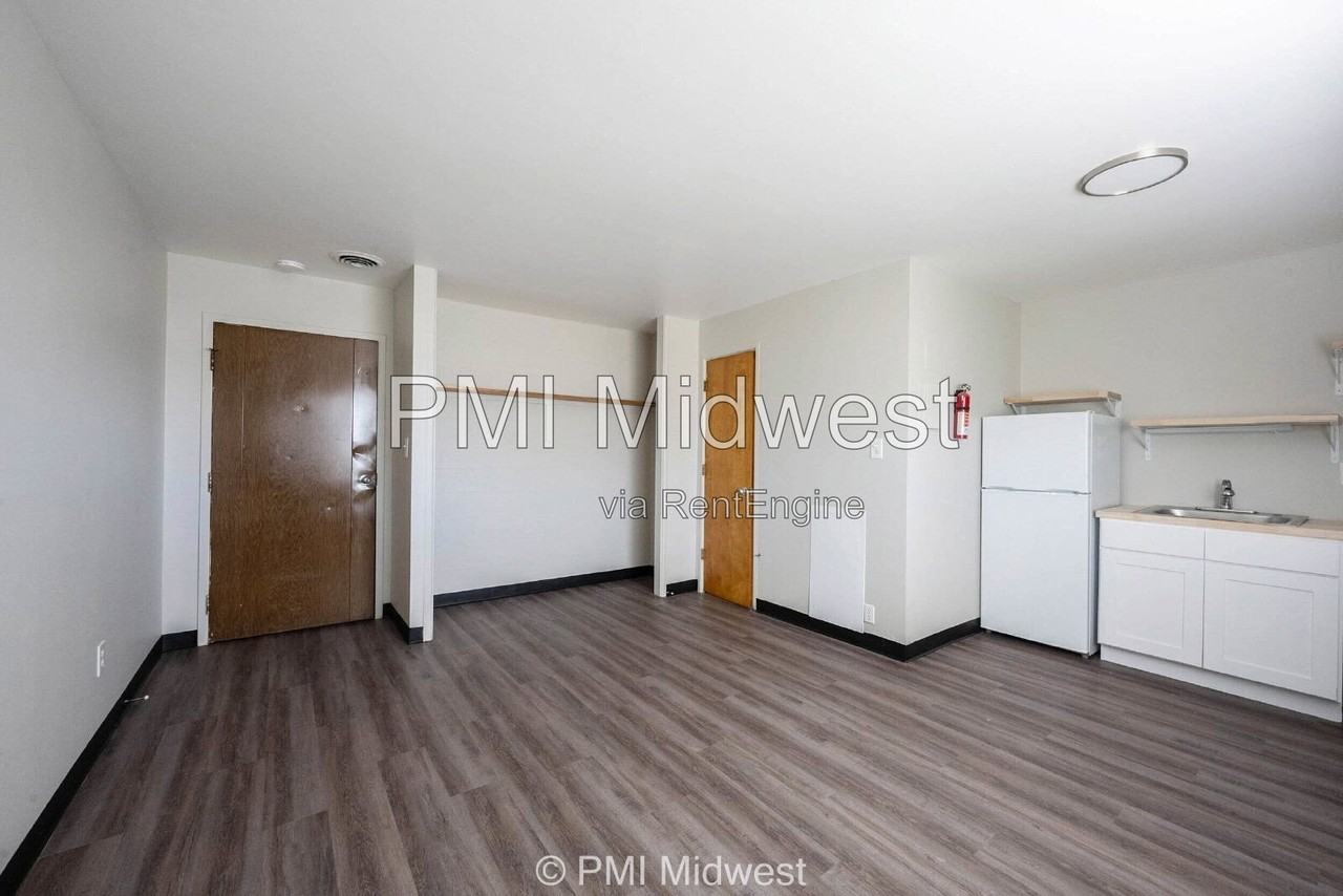 2215 E 56th St #12 - Photo 4 of 7