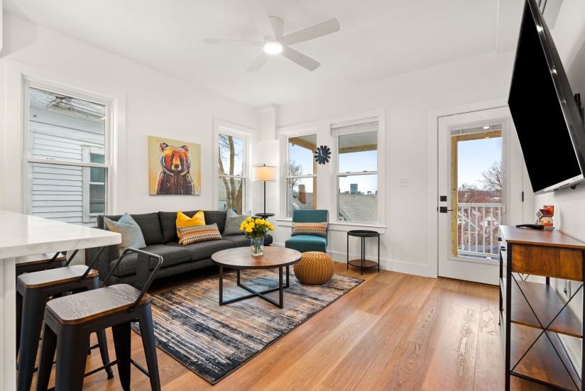1 Bed / 1 Bath Apartment in Jamaica Plain - Photo 2 of 12