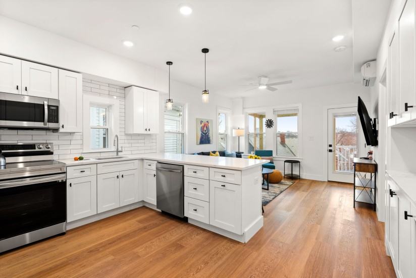1 Bed / 1 Bath Apartment in Jamaica Plain - Photo 3 of 12