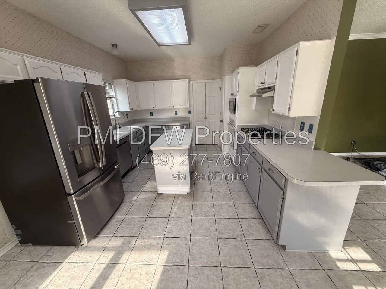 2332 Boardwalk Dr - Photo 2 of 14