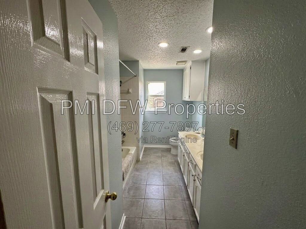 2332 Boardwalk Dr - Photo 6 of 14