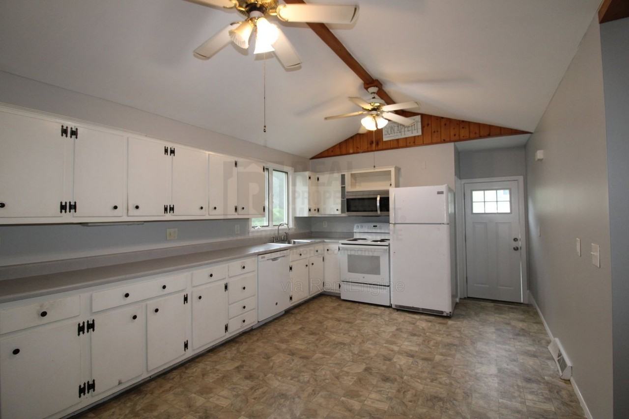15 Redden St - Photo 2 of 23