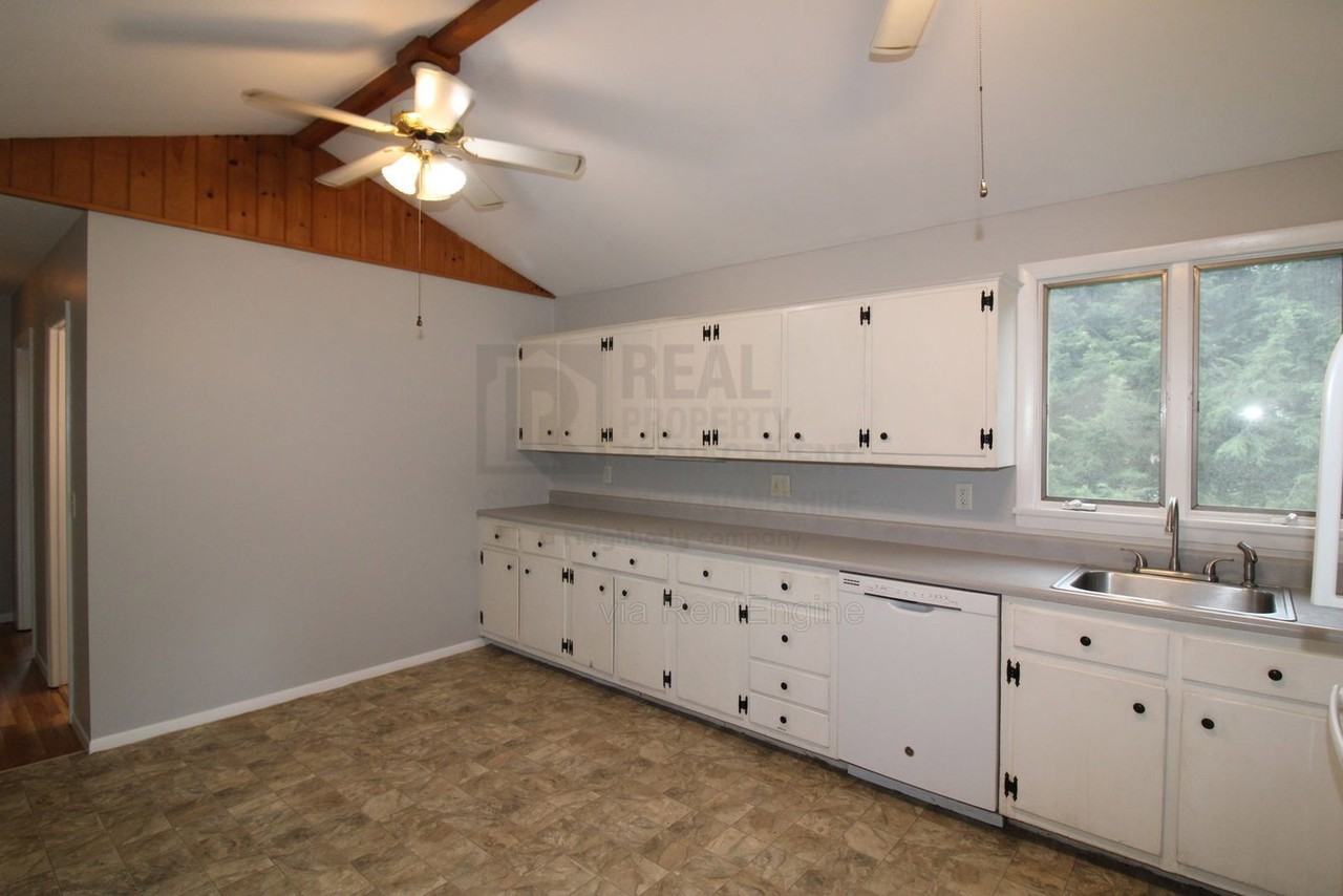 15 Redden St - Photo 4 of 23