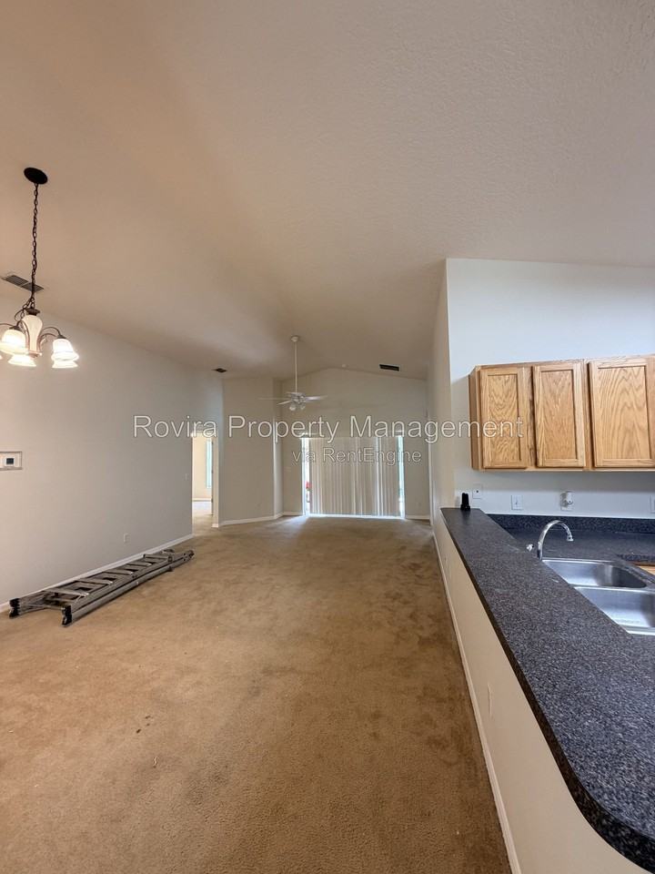 175 Ridgebrook Ct - Photo 2 of 10