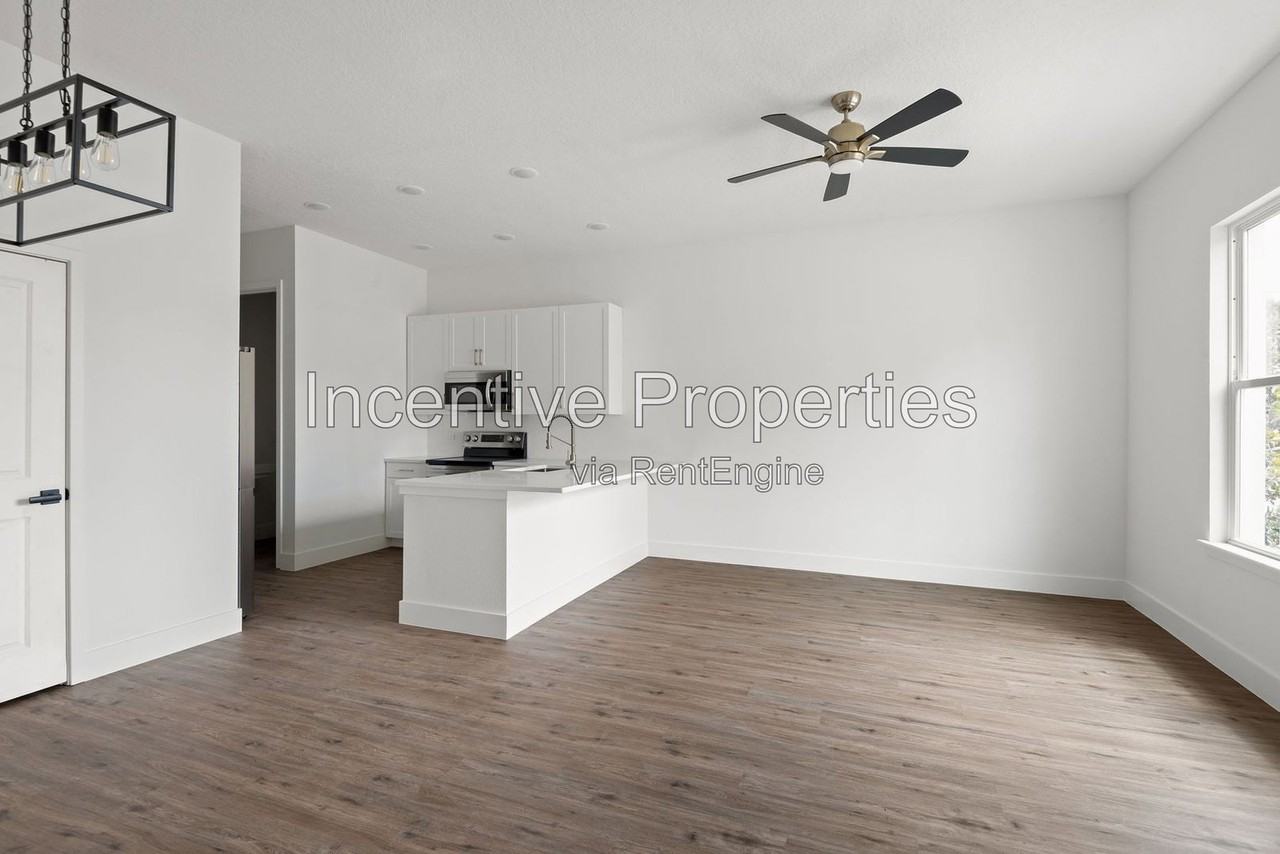 431 Braddock Ave - Photo 3 of 17