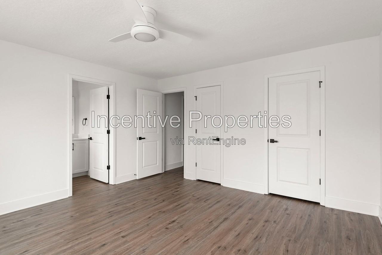 431 Braddock Ave - Photo 7 of 17