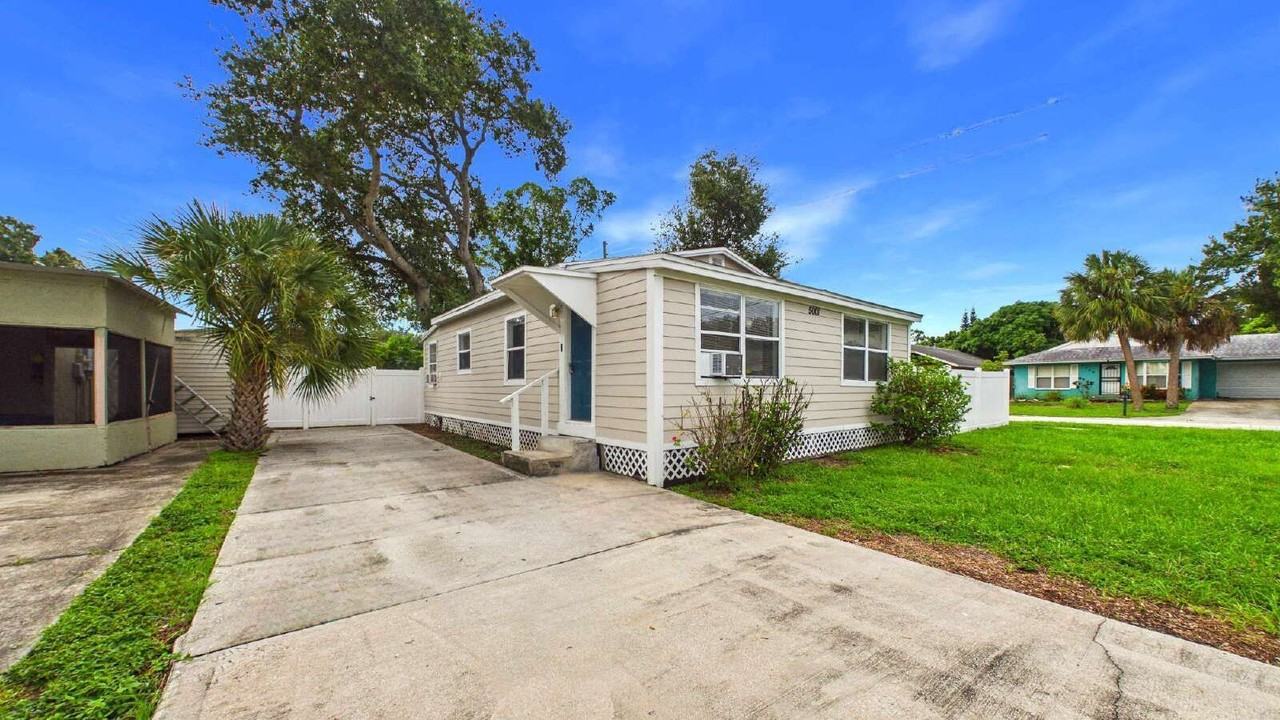 5001 Rena St - Photo 2 of 26