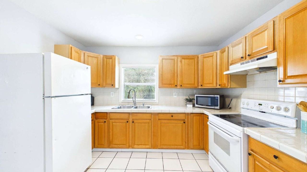 5001 Rena St - Photo 5 of 26