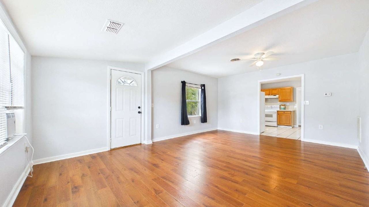 5001 Rena St - Photo 6 of 26