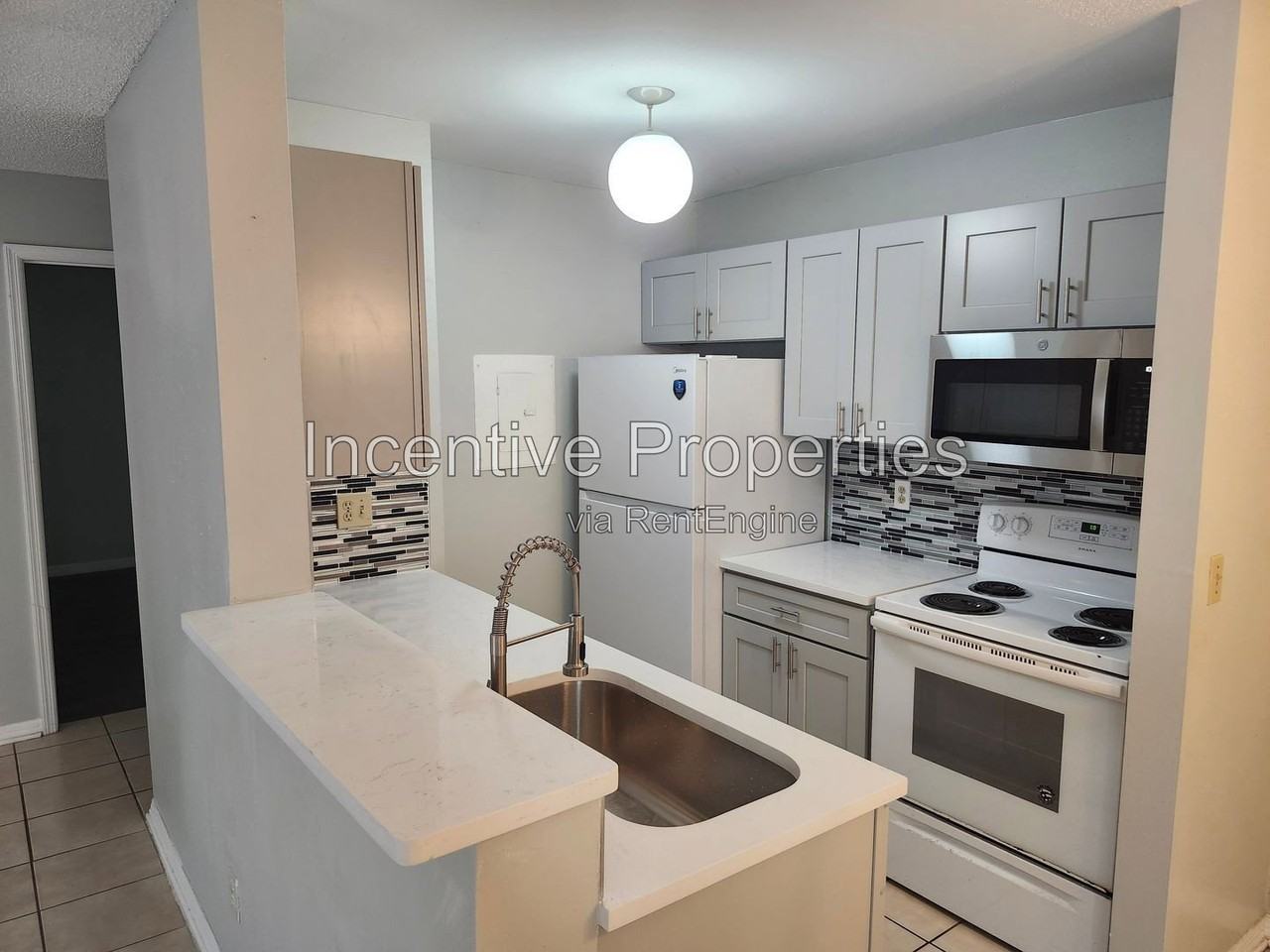 5956 Westgate Dr #102 - Photo 3 of 32