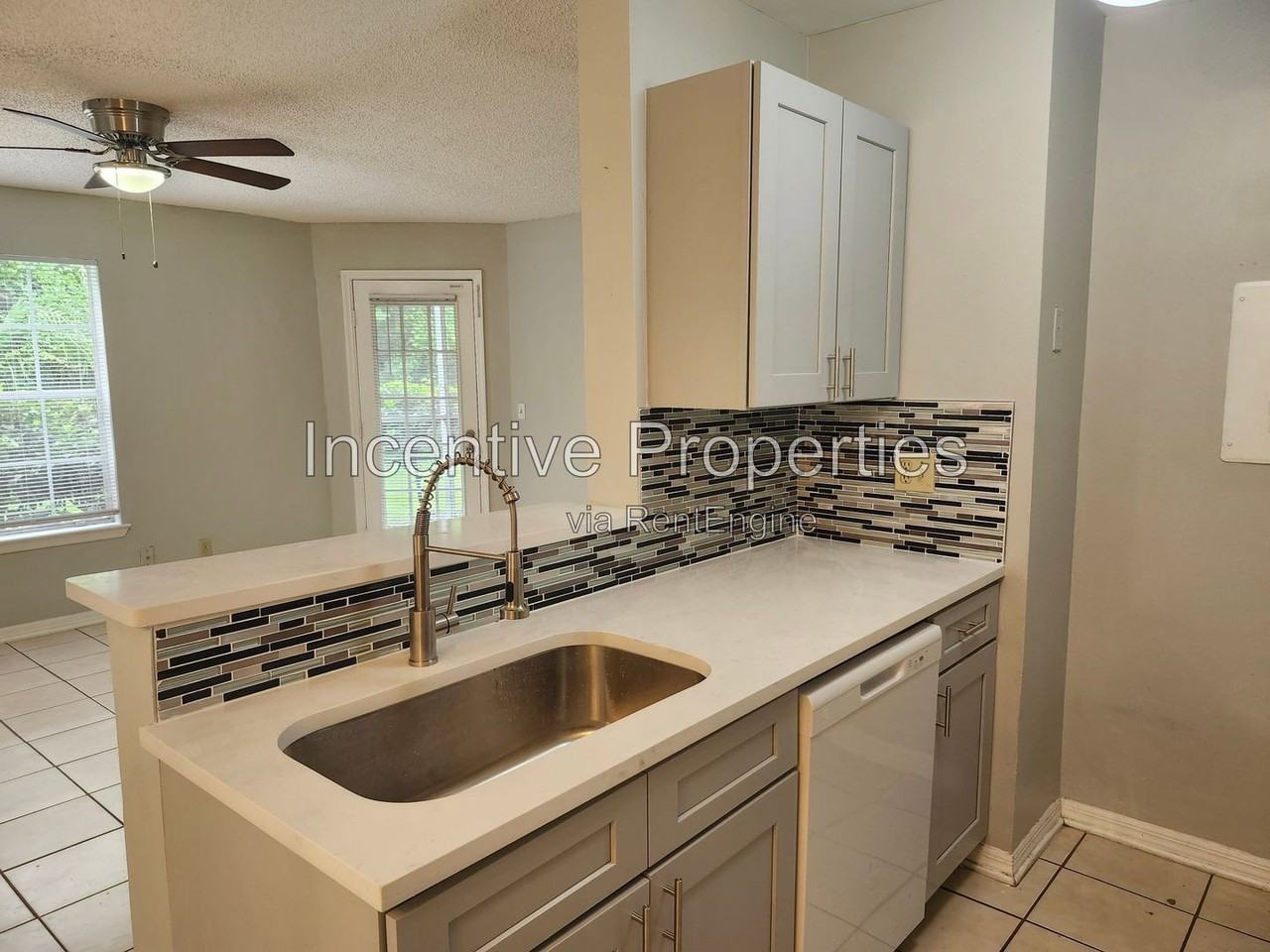 5956 Westgate Dr #102 - Photo 4 of 32