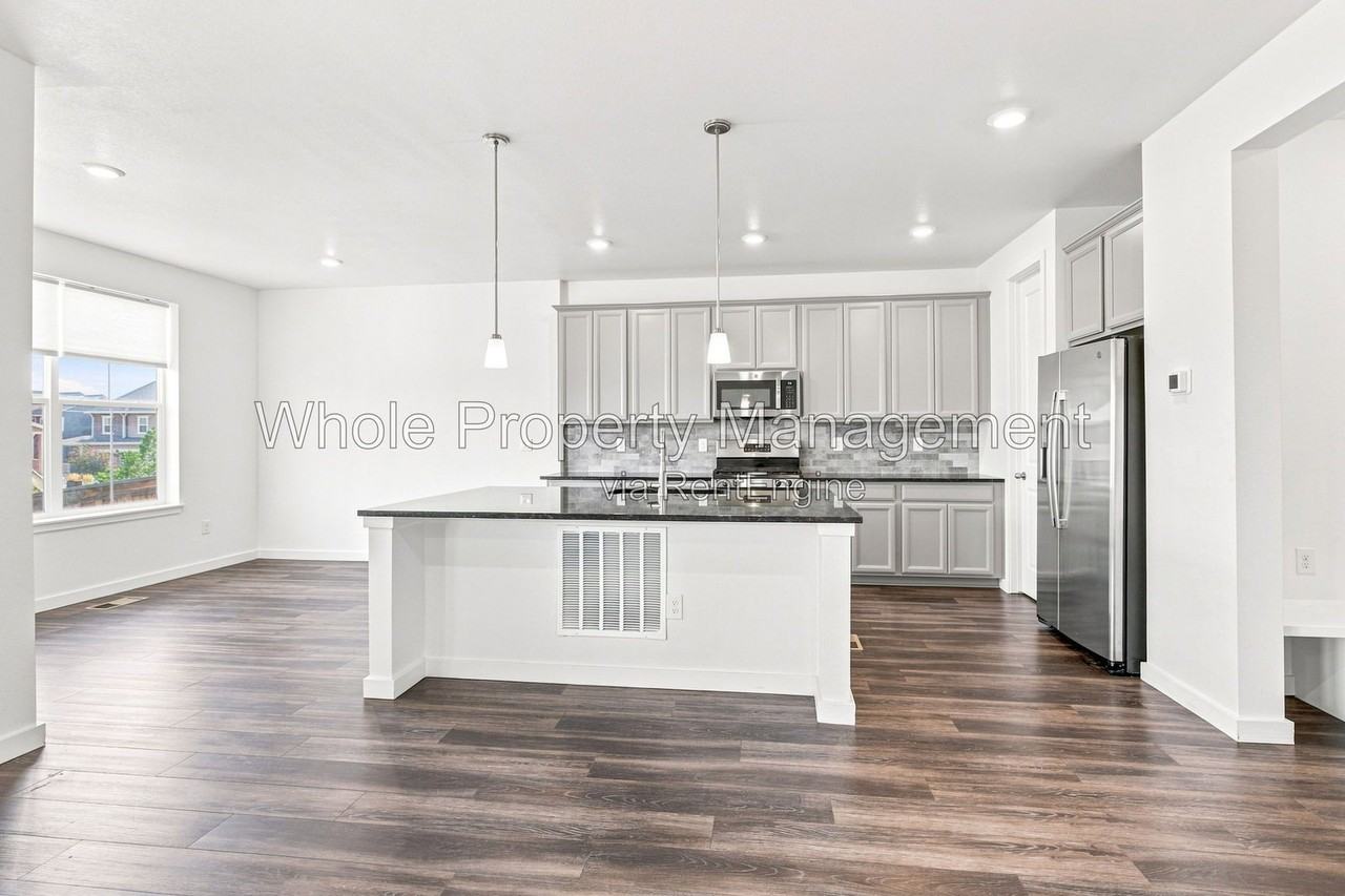 9530 Sedalia St - Photo 6 of 29