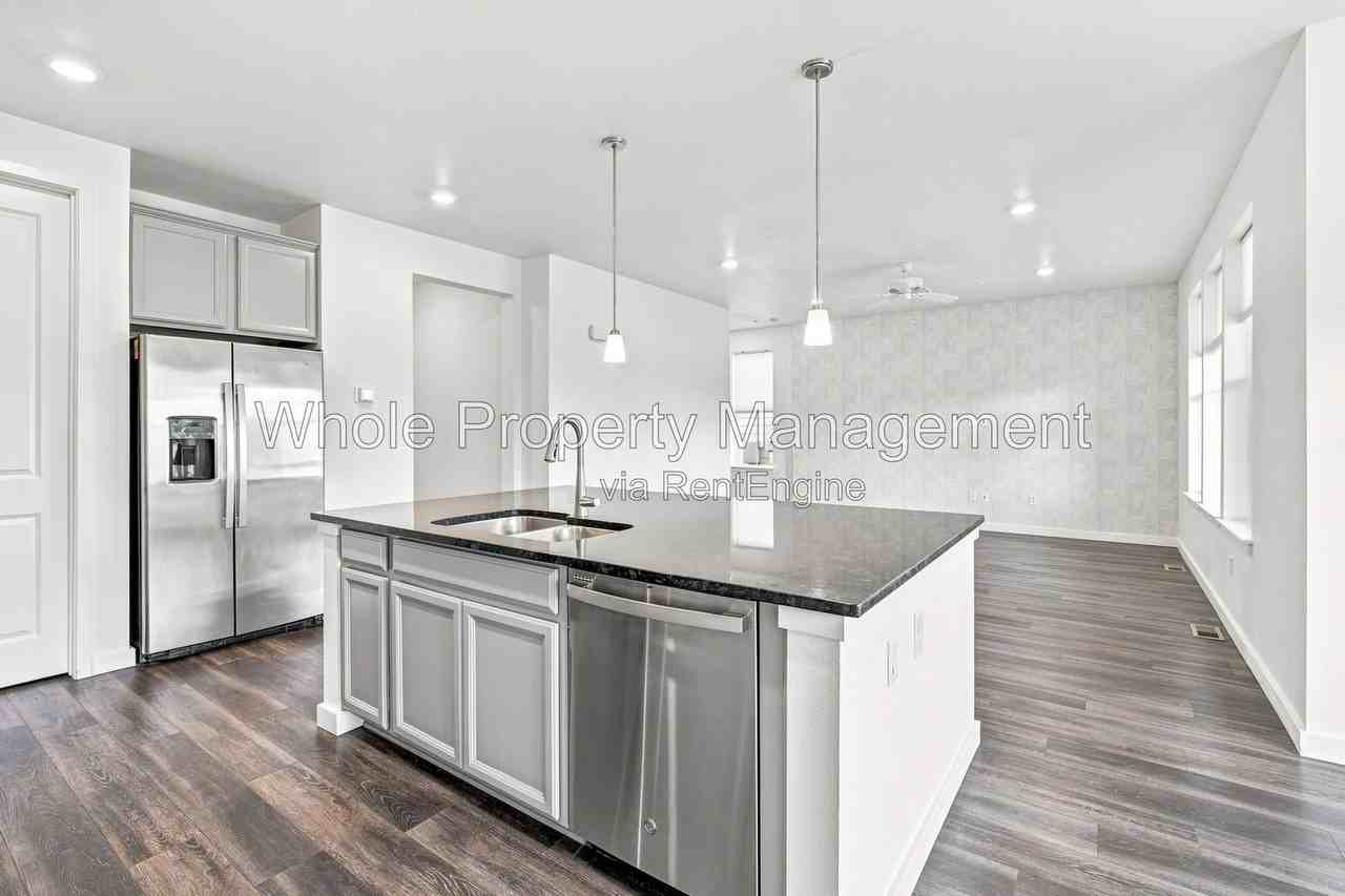 9530 Sedalia St - Photo 7 of 29
