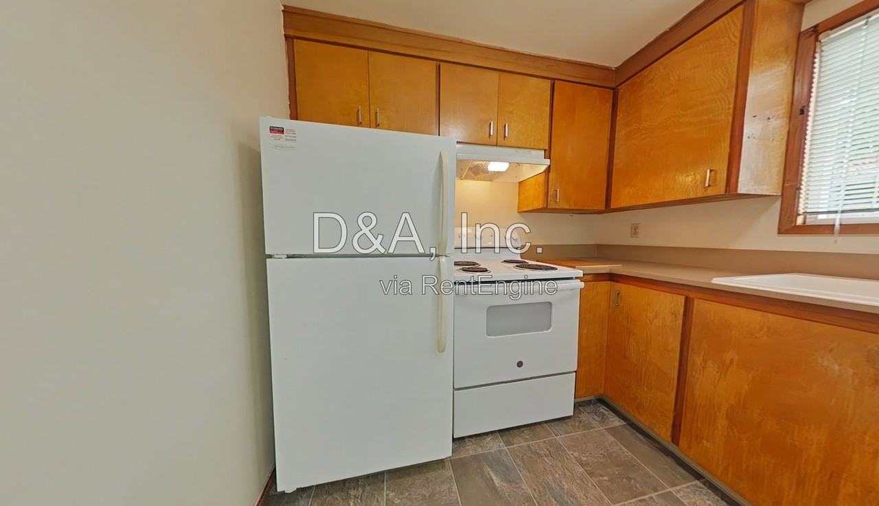 1025 Nw 26th St - Photo 3 of 10
