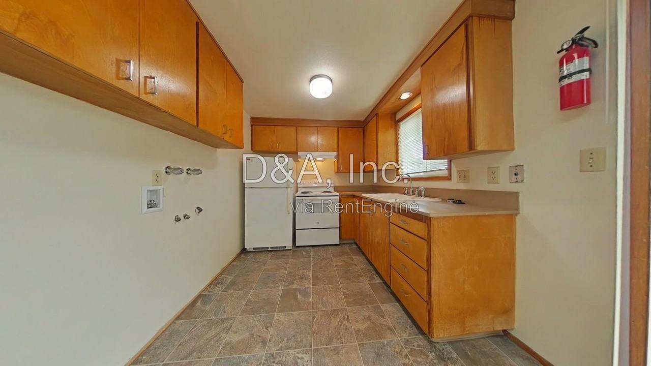 1025 Nw 26th St - Photo 4 of 10