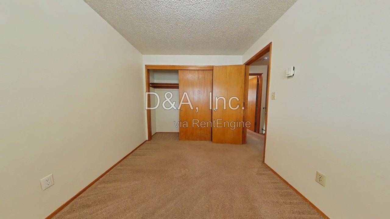 1025 Nw 26th St - Photo 5 of 10