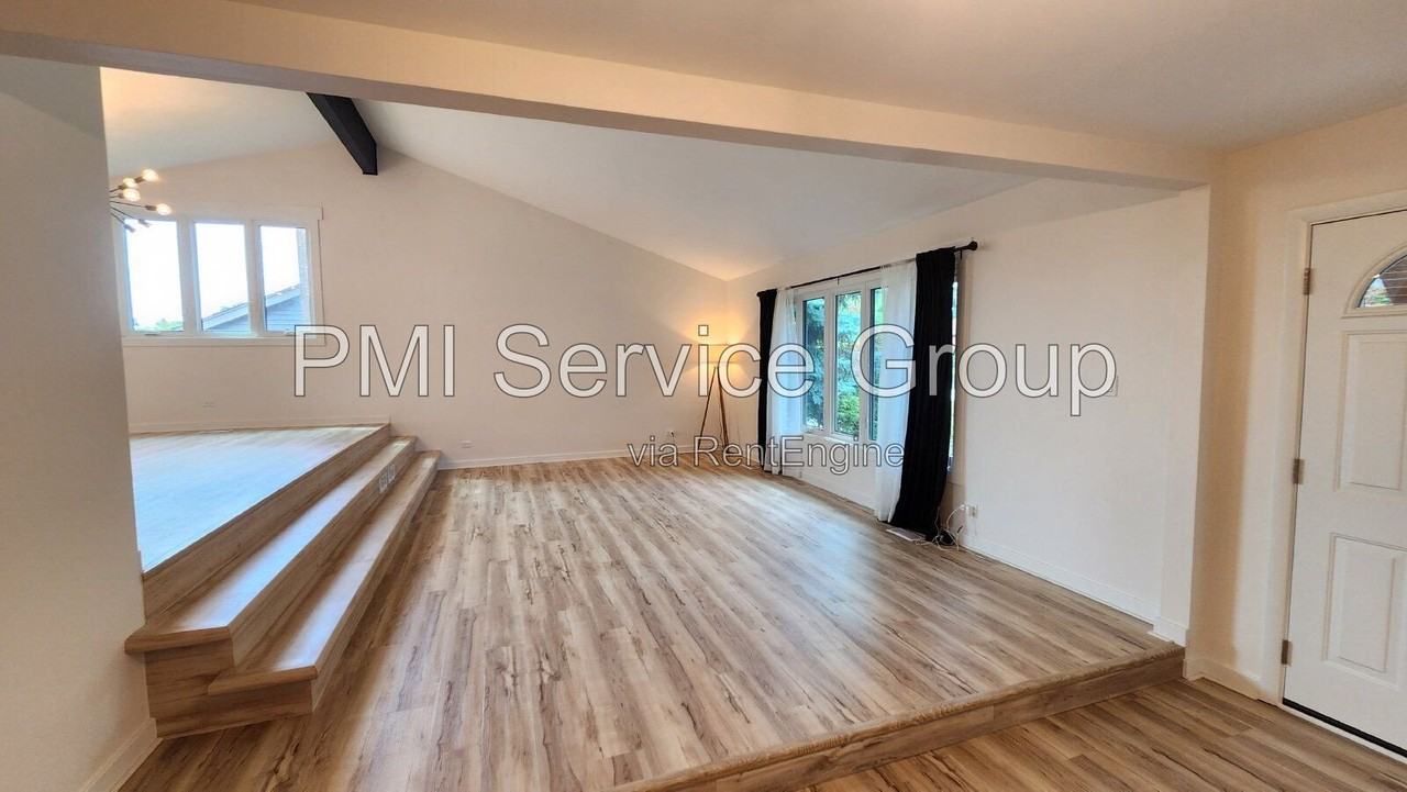 7749 Lyman Ave - Photo 3 of 23