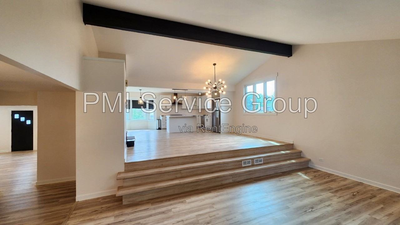 7749 Lyman Ave - Photo 4 of 23